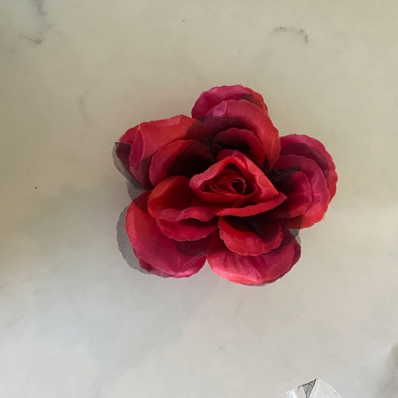 Assorted Costume Hair Accessories - Picture 3 of 11